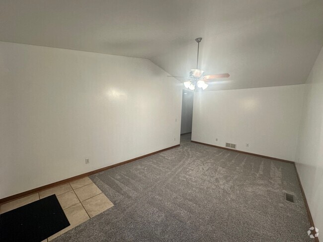 Building Photo - 2721 Blossom Ave Rental