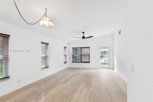 Photo - 1050 SW 164th Ave