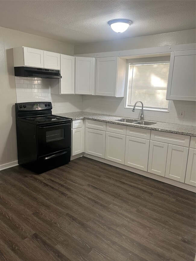 Photo - 704 15th Ave N