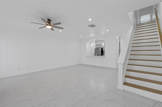 Building Photo - 6000 Reims Rd Unit 2005