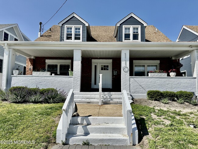 Building Photo - 110 4th Ave Unit 9