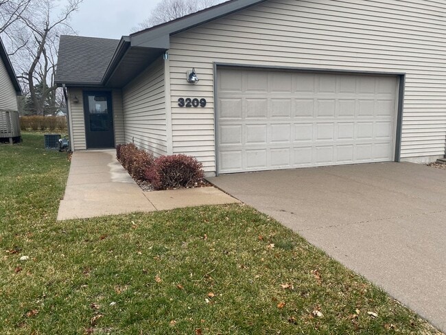 Building Photo - 3209 Polaris Dr Unit 3209 Polaris Dr.