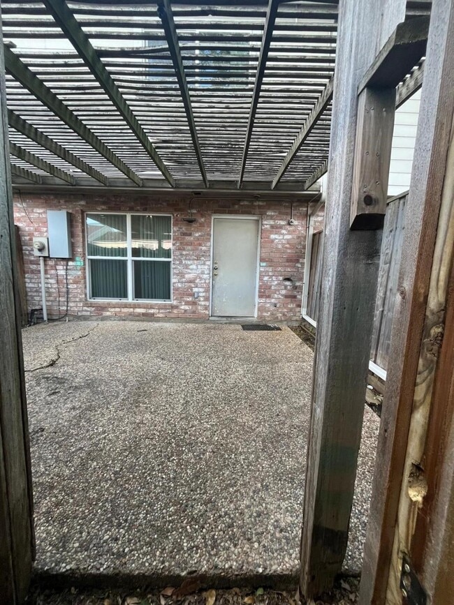 Building Photo - 9463 Fondren Rd Unit True