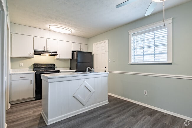 2BR, 1.5BA - 1015SF