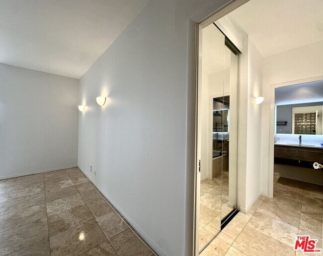 Photo - 999 N Doheny Dr Unit 711