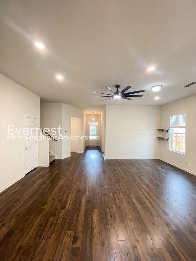 Photo - 806 Sunset View Dr