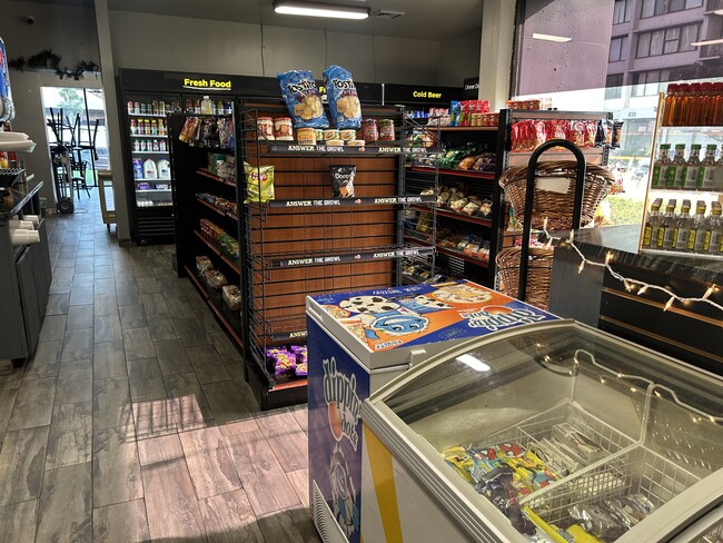 Building Photo - 410 W 7th St Unit Beautiful Downtown Tulsa