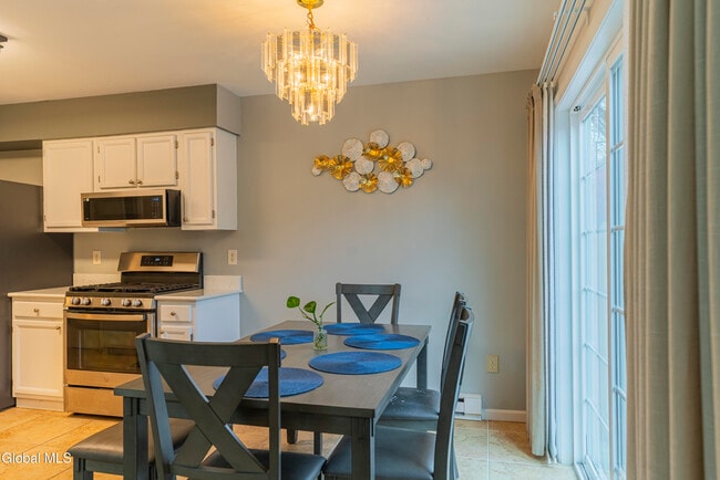 Photo - 4 Tompion Ln