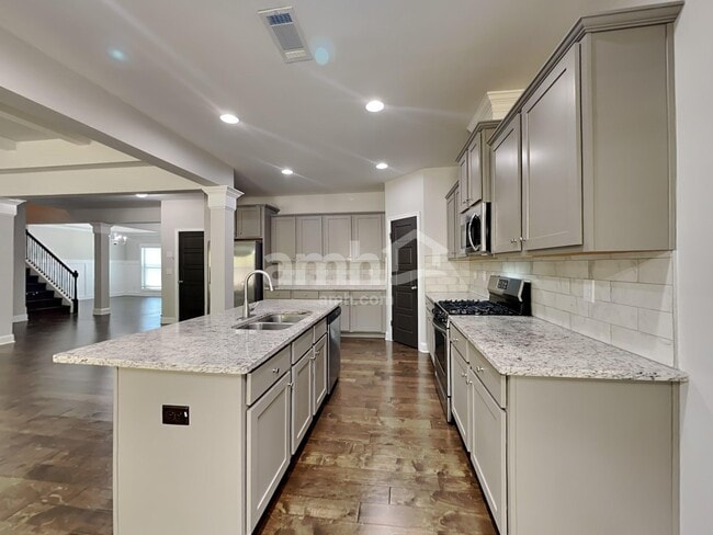 Photo - 1080 Victoria Walk Ln