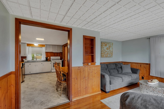 104 1st Ave NW
