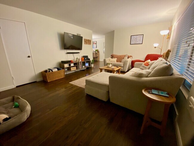 Photo - 7622-7624 MAIN STREET Unidad 7624