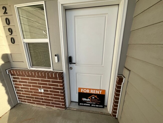 Photo - 3 bedroom 2.5 Bath Townhouse