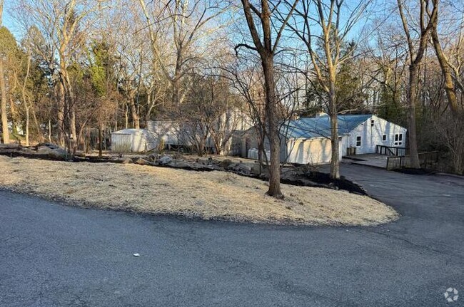 Building Photo - 425 Bank Hill Rd Rental