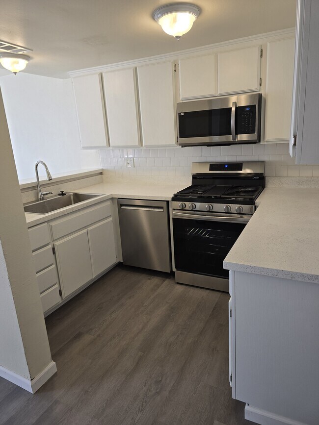 Photo - 16461 Joy St