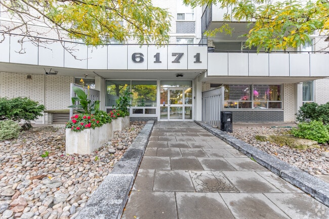 Building Photo - 6171 Bathurst St