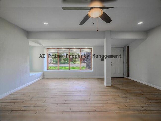 Photo - 506 W 11th St