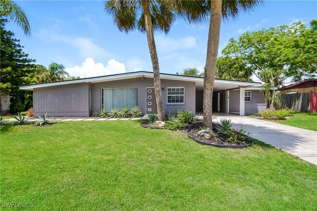 Photo - 1642 Banyan Dr House
