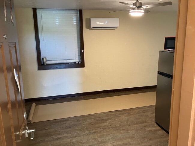 Photo - 101 E 6th St