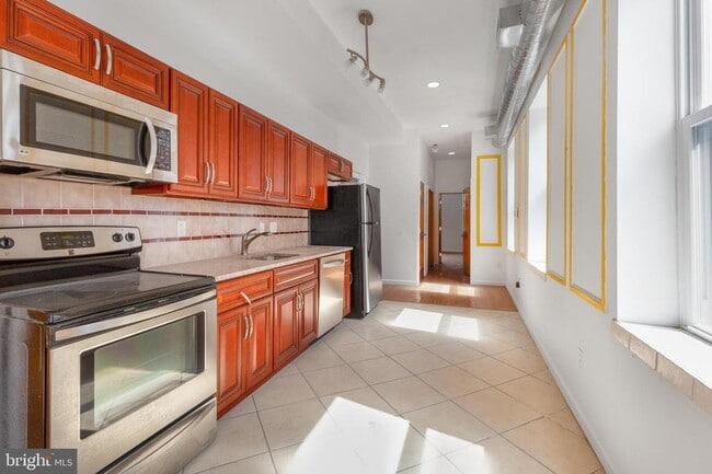 Building Photo - 1704 W Girard Ave Unit 2