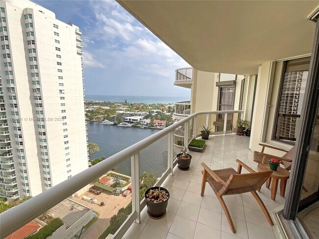 Photo - 20191 E Country Club Dr Unidad 1903