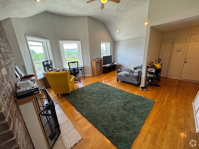 Building Photo - 154 Harvard St Unit 7 Rental