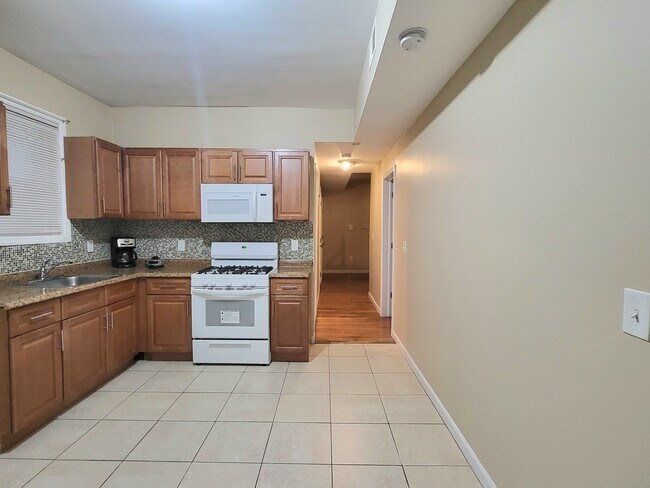 Kitchen - 501 S 10th St Unit 2