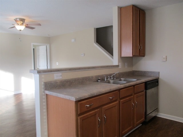 Photo - 611 Westbury Way