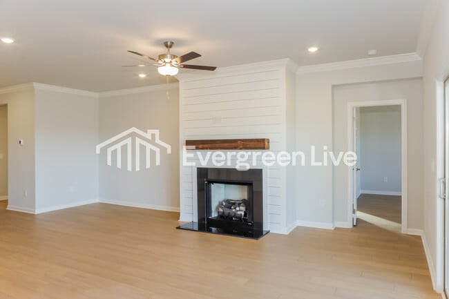 Photo - 124 Stockholm Ln