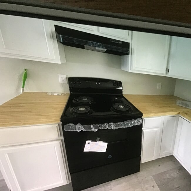 Photo - 738 NW 36th St