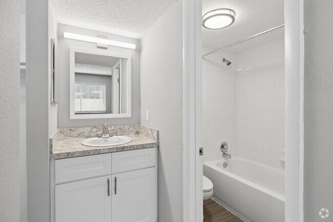 3BR, 2BA - 1,310SF - Primary Bathroom