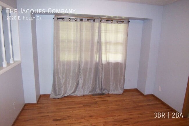 Photo - 2020 E Holly Ct