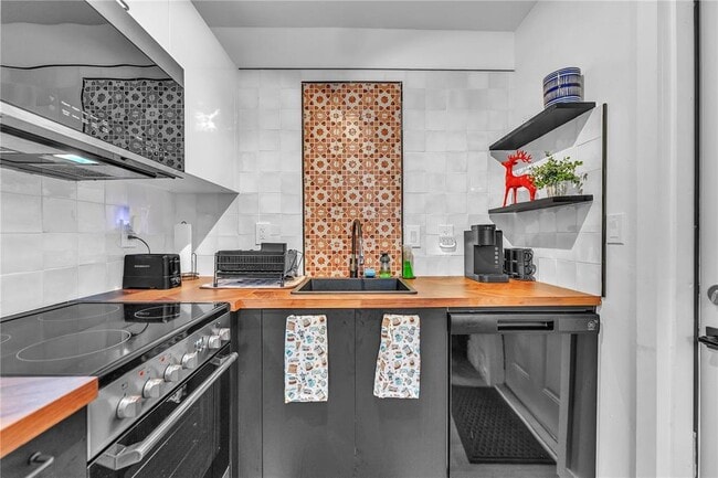 Photo - 754 NE 40th St Unit B