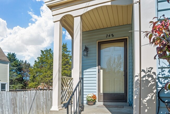 Photo - 748 Lake Terrace Dr