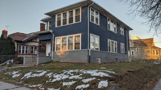 Photo - 2700 Irving Ave N