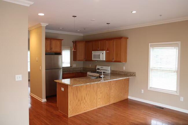 Photo - 570 Danbury Road