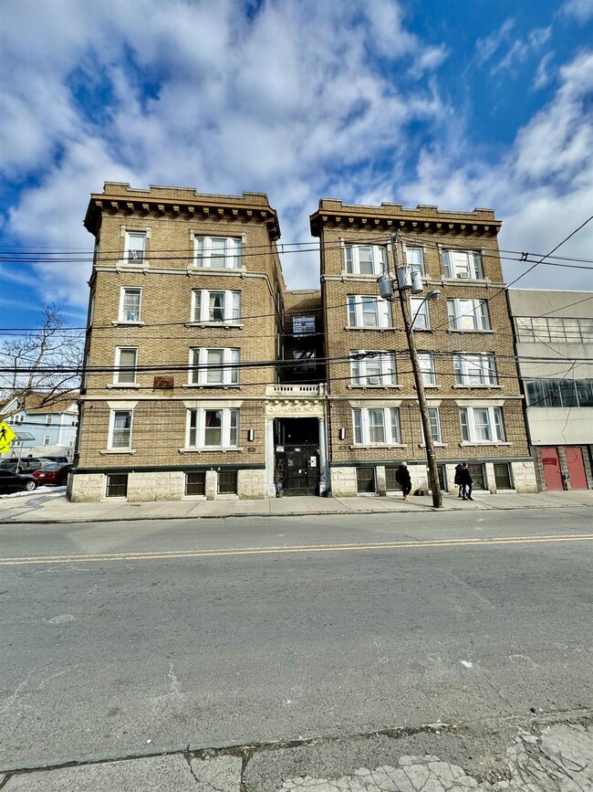 Building Photo - 52 Tonnelle Ave Unit 25 Rental