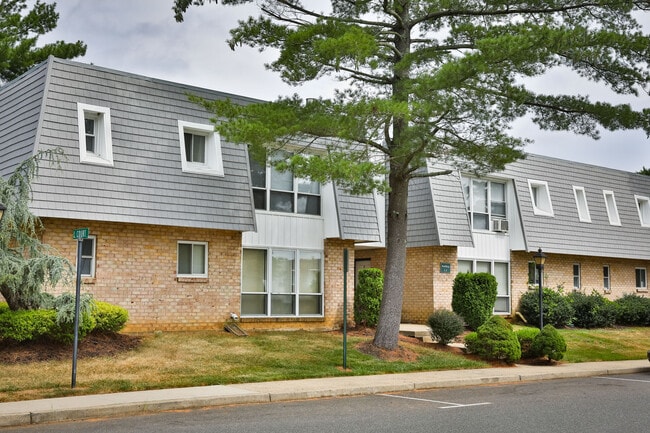 Claridge Court Apartments