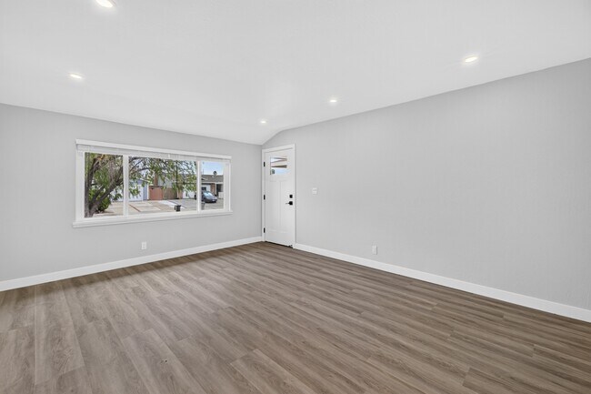 4535 Lobos Ave
