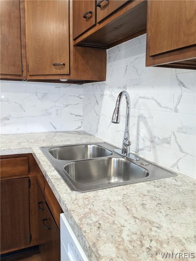 Photo - 202 S Union Rd