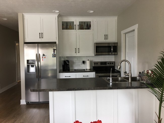Kitchen - 901 Pine Ridge Pkwy NW Unit 1