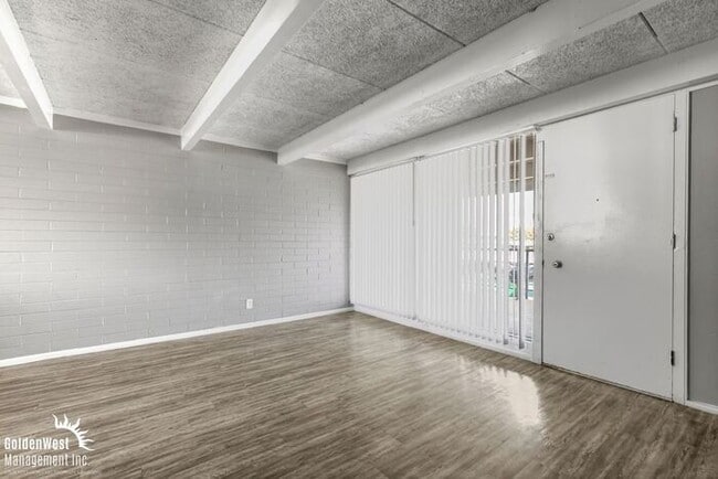 Photo - Beautifully Renovated 2Bdm 2Ba Apartment in Phoenix - MI Special