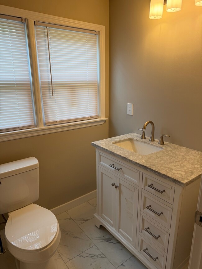 bath - 307 Washington St W