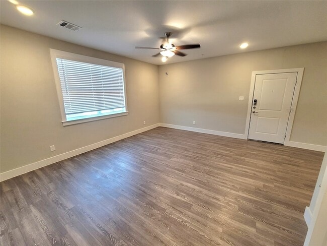 1620 Crestdale Dr Unidad 2105