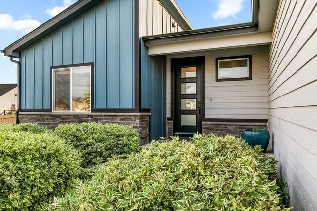 Photo - Beautiful 5 Bedroom Home | Finished Basement | Next to Community Pool | Oversized Lot