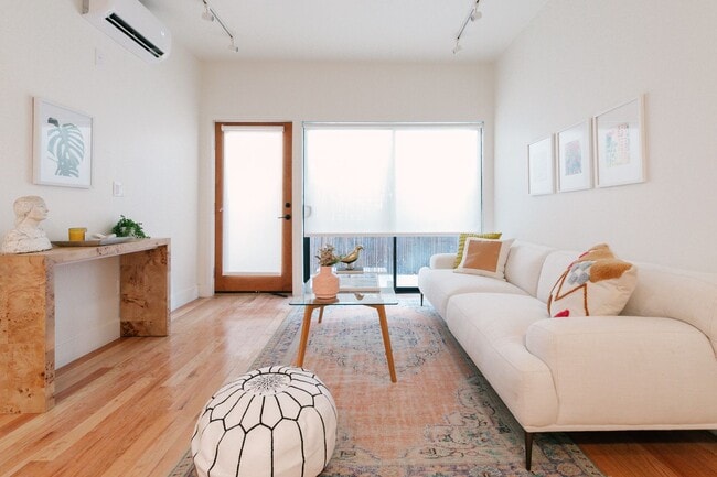 Photo - 513 N HELIOTROPE DR