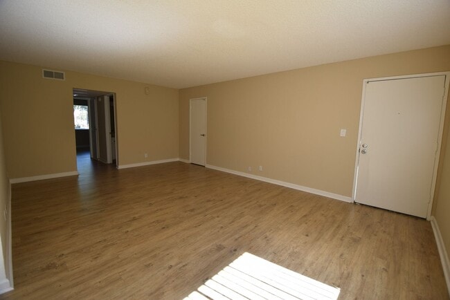 11107 La Maida St Unit 204