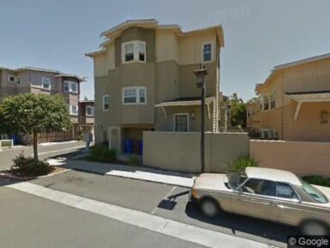Building Photo - 140 Valley Oak Dr Unit 140