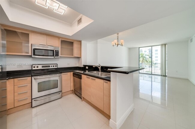 Building Photo - 140 S Dixie Hwy Unit 602