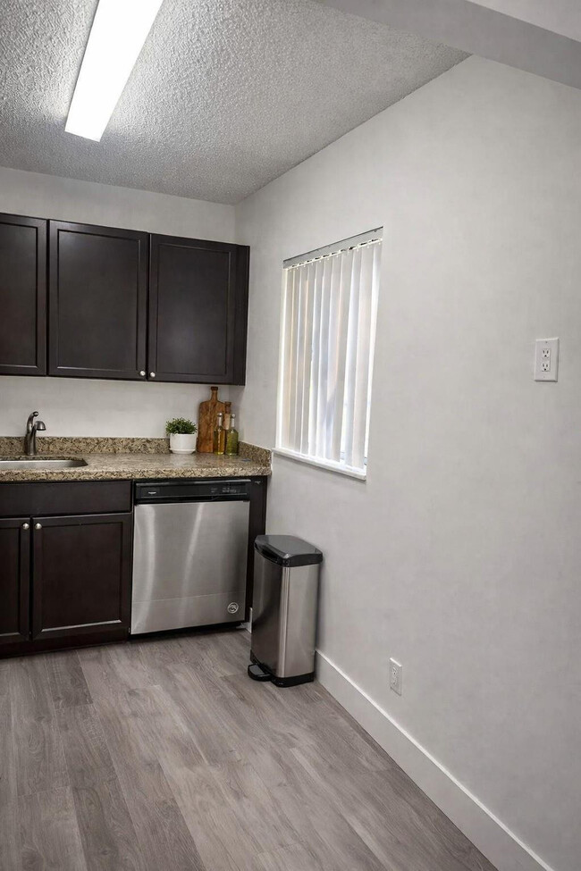 Photo - 1120 Meadows Cir Unit 1120