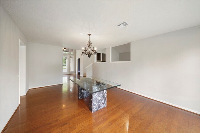 Photo - 84 April Wind Dr S